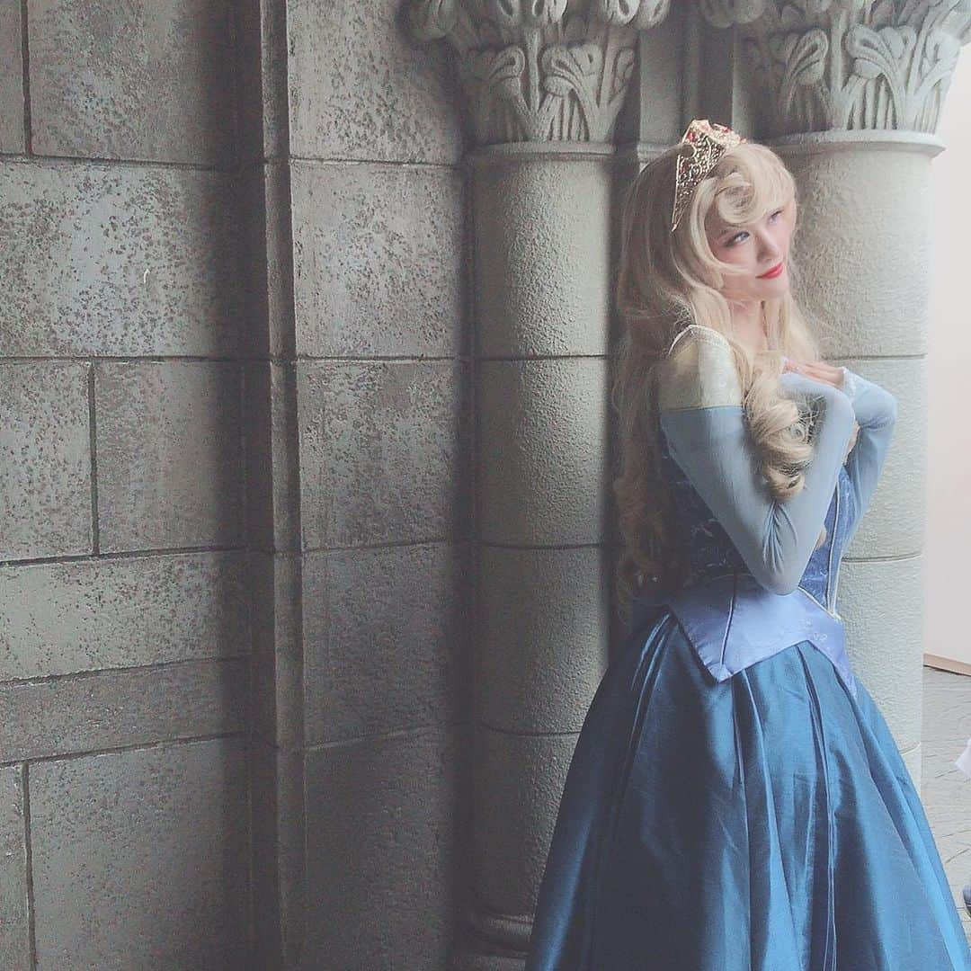 間宮みやさんのインスタグラム写真 - (間宮みやInstagram)「Dressed up as Aurora Princess at Disneyland! I'm happy to be a longing princess💘  ディズニーハロウィンでオーロラ姫の仮装をしました🎀 念願叶って嬉しい🌈♡ ピンクのドレスも他のプリンセスもしたいなぁ🥺夢は膨らむ  #dハロ仮装 #dハロ #眠れる森の美女 #オーロラ姫 #disneyland #halloween #halloweencostume」11月3日 0時50分 - mmy_myan