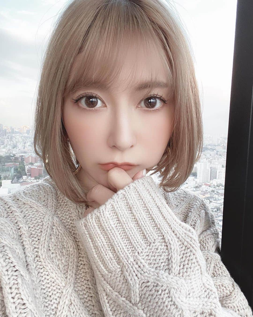 仲村美香さんのインスタグラム写真 - (仲村美香Instagram)「どあっぷ。笑 三連休、良い週末を♡♡♡ ・ ・ ・ #coordinate#ootd#outfit#fashion#blogger#japan#marque#marqueofficial#marqueimport#マルク#毎日コーデ#コーデ#ファッション#make#makeup#cosme#メイク#コスメ#ボブ#ボブヘア#ハイトーンカラー #カラコン#マツエク」11月3日 1時19分 - mikapu0519