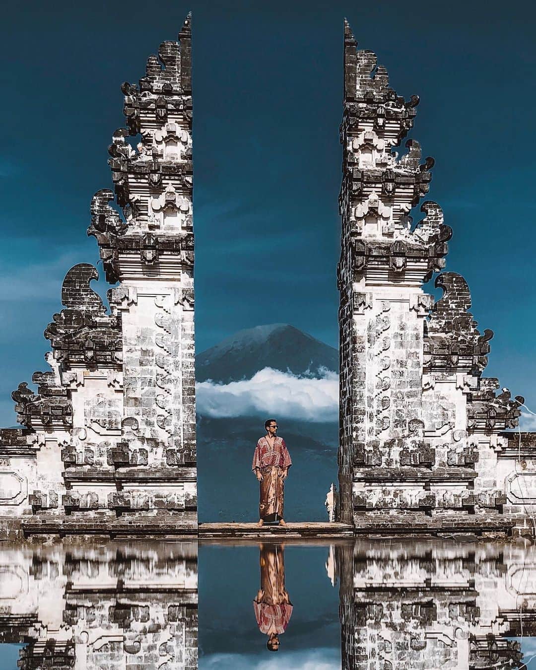 Sezgin YILMAZのインスタグラム：「let me take you to Indonesia, where nobody can reach us..」