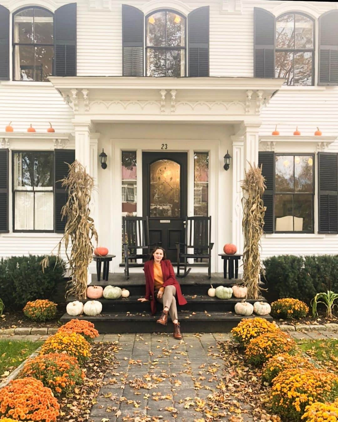 ケリー・ブルックさんのインスタグラム写真 - (ケリー・ブルックInstagram)「Last Halloween Spooky East Coast 🇺🇸 RoadTrip 🎃🧙‍♀️👻🍁 @jeremyparisi #hocuspocus #Salem #Vermont #Boston #EastCoast #FallFoliage #leafpeeping」11月3日 1時29分 - iamkb