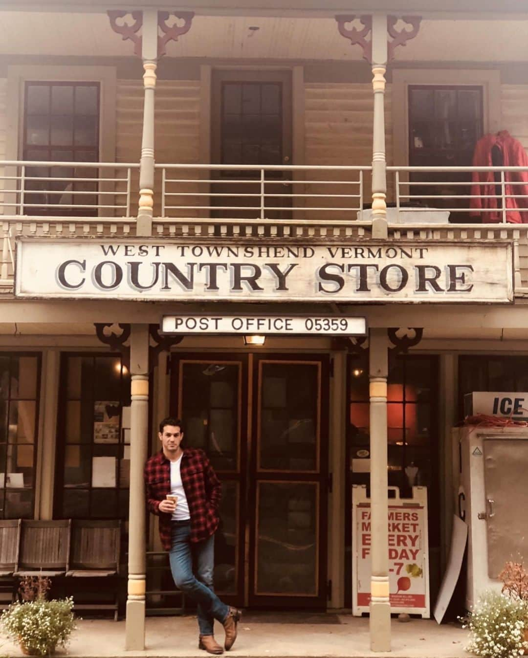 ケリー・ブルックさんのインスタグラム写真 - (ケリー・ブルックInstagram)「Last Halloween Spooky East Coast 🇺🇸 RoadTrip 🎃🧙‍♀️👻🍁 @jeremyparisi #hocuspocus #Salem #Vermont #Boston #EastCoast #FallFoliage #leafpeeping」11月3日 1時29分 - iamkb