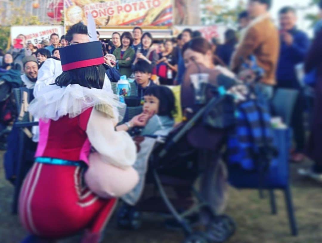小春さんのインスタグラム写真 - (小春Instagram)「野外にはもってこいのいい天気でしたが直射日光に弱い姉でした  #東京モーターショー2019 #charanporantan」11月3日 1時40分 - suttokodokkoiii