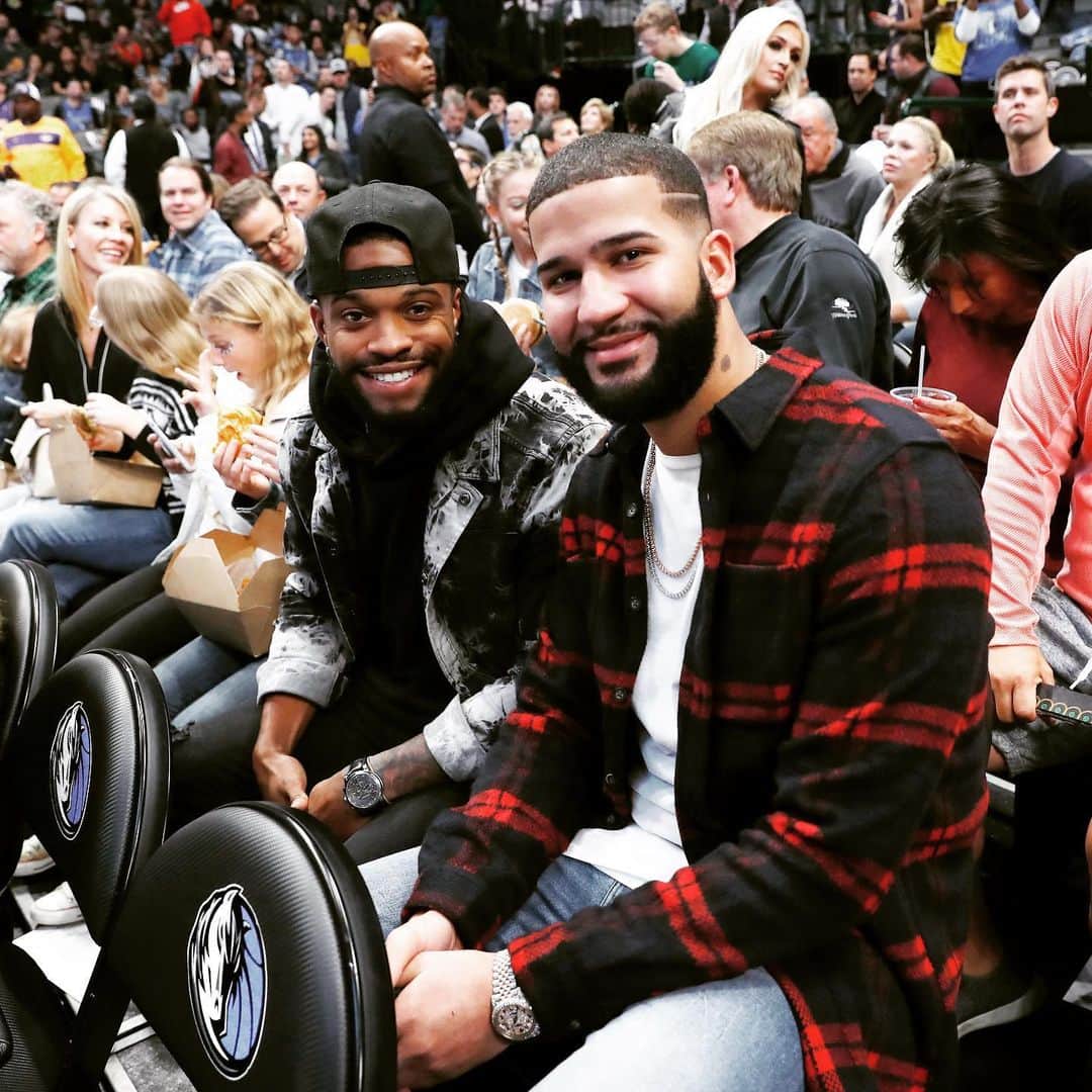 デライノ・デシールズ・ジュニアのインスタグラム：「Off-Season things. 🤟🏾#lakersvsmavs」