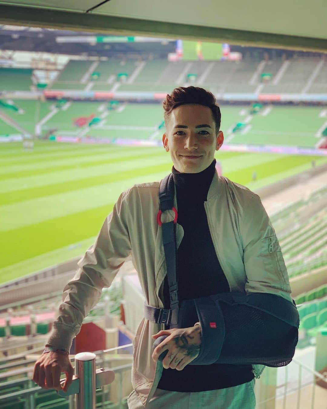 マゼル・ニューエンのインスタグラム：「Had a cool day in Bremen⚽️🥅 finally something different! Thank you @wohninvest_sport for the invitation🤗 #bremen #wohninvestweserstadion #werderbremen #goodday👌 #fun #soccer」