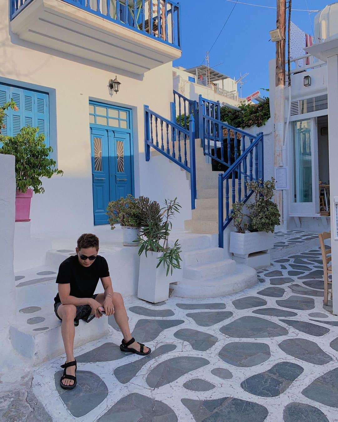 広海・深海さんのインスタグラム写真 - (広海・深海Instagram)「#🇬🇷 #mikonos  #rayban  ミコノス島はゲイの聖地ですよ。 水が綺麗すぎて震えました。 冷たすぎて凍えました #gay」11月3日 13時45分 - twins_tokyo