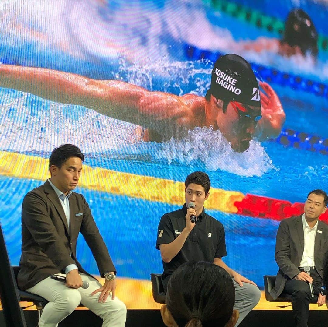 萩野公介さんのインスタグラム写真 - (萩野公介Instagram)「今日は東京モーターショーへ。所属しているブリヂストンのブースで松田丈志さんとトークショーに登壇しました。松田さんと水泳の話で盛り上がりました！ #teambridgestone #chaseyourdream #tokyomotorshow」11月3日 13時44分 - nogiha.official