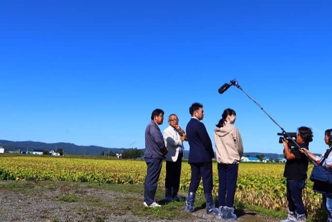 山口真奈さんのインスタグラム写真 - (山口真奈Instagram)「山形屋 北海道の物産と観光展！特番がこのあと午後2時30分から放送です🐄✨ 昨日の青たくでお話したのですが、生きた虹別サーモンを持たせていただきました！立派で、重かったです〜！！ ﻿ 道内移動2000キロ以上、約20社を取材させていただきました！海鮮、お肉、乳製品などなど今年も美味しいものがたーくさんやってきます✨山形屋のバイヤーさんたちイチオシの商品をぜひご覧ください📺 ﻿ ﻿ ☆☆☆☆☆☆☆☆☆☆☆☆☆☆☆☆☆☆☆☆☆☆☆☆☆☆☆﻿ ﻿ #鹿児島 #北海道 #北海道展 #北の大地 #MBC #MBCテレビ #北海道物産展 #肉 #海鮮 #乳製品 #スイーツ #物産展 #食欲の秋 #山形屋 #北海道の物産と観光展 #美味しいもの #山形屋北海道展 ‪#アナウンサー #山口真奈  #札幌 #札幌市場 #お弁当‬ #サーモン #虹別サーモン」11月3日 13時44分 - manayamaguchi0417