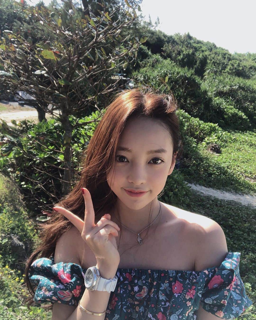 ク・ハラのインスタグラム：「* HARA  x BABY G *. #HARA #Midnightqueen #CROWNCROWN #Baby G BGA160 HARA x CROWNCROWN collaboration  #腕時計  #大好評  https://www.crowncrown.jp/shopdetail/000000000308  https://www.crowncrown.jp/shopdetail/000000000307  #crownk2009」