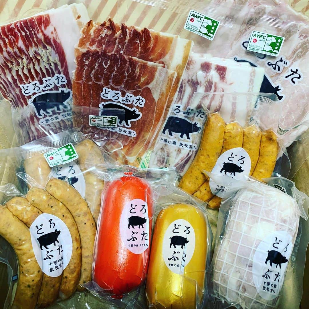 木島隆一さんのインスタグラム写真 - (木島隆一Instagram)「地元のブタ肉セットが届いた😆✨誰かブタ肉パーティーしよー🥳✨　#このぶた」11月3日 12時31分 - kijikiji_kiji_man