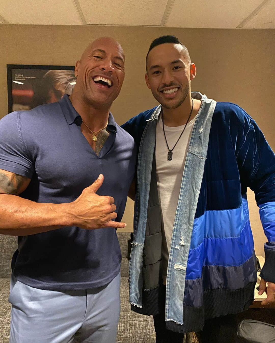 カルロス・コレアさんのインスタグラム写真 - (カルロス・コレアInstagram)「If you smell... what the rock is cooking!! Such a great human being! Thanks for your time!! @therock」11月3日 12時31分 - teamcjcorrea