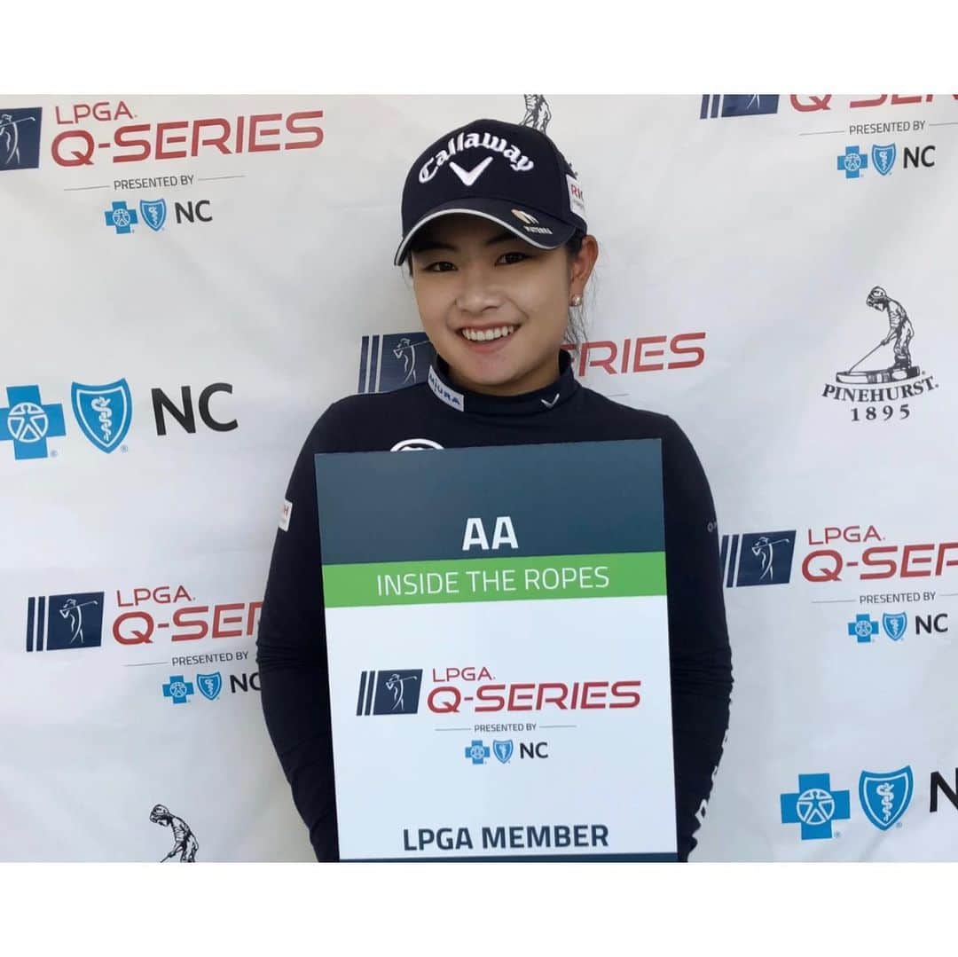のインスタグラム：「.. 2020年USLPGAツアーの出場権をかけた予選会. "Qseries" 8日間全ラウンドが終了しました。 total -５ 9位で通過することができました。 . まず、この挑戦を後押ししてくれた家族、 友達、先輩方、コーチ、トレーナーさん、大学の方々、 そして日頃応援してくださっているスポンサーの皆様、 どんな時も前向きな声援で私を支えてくださる ファンの皆様に心から感謝したいと思います。 . 8ラウンド、長かったようなあっとゆうまだったような。 とても充実していました。 思う事は、世界は広いなぁと。そこで勝つには、 未熟なところや課題がまだまだたくさんあるなぁと。 うまく伝えられませんが、来シーズンUSLPGAツアーで 戦える事を嬉しいと思う反面不安な部分も 本当にたくさんあります。てより、不安しかない。笑 だけど、うだうだ言ってられない。 自分の夢に向かって、一歩前進できた事、 素直に嬉しく思います。 . やっとのスタートライン。 立ってるだけではなにも始まらない。 まずはスタートする準備を始めなきゃ。 今後とも応援の程、宜しくお願い致します。 . 日本ツアーも残り4試合。 時間は一時も止まらず動き続ける。 今日も明日には過去になり、また新しい日がやって来る。 １日も悔いのないよういきます。 いい日もよくない日も、価値ある１日となりますように。 . すずちゃんもナイスプレー❤︎ 16位で通過❤︎本当によかった🇯🇵」