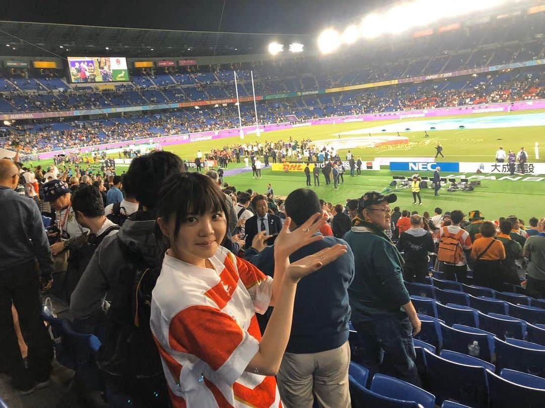 吉岡聖恵さんのインスタグラム写真 - (吉岡聖恵Instagram)「ラグビーワールドカップ2019の決勝戦🏉✨イングランド対南アフリカを観に行かせて頂く機会に恵まれました。 会場はもう、色々な国の方々で大賑わいでした❗️ 世界一を決める戦い、本当に凄かった❗️ ２つのトライを目の前で体験出来て、本当に感動しました。 そして、優勝した南アフリカ代表へのトロフィー授与🏆✨の際に吉岡が歌うWorld In Unionが流れ、微力ながらこの大会に関わらせて頂けた事を嬉しく思いました❗️❗️❗️ 日本代表の皆さん、各国の選手の選手の皆さん、この大会で私もとっても元気を頂きました❗️ ありがとうございました🌟🌟🌟🌟🌟 #RWCFinal  #RWC2019  #ENGvRSA  #RWC横浜  #WorldInUnion  #素敵な大会をありがとうございました」11月3日 12時57分 - kiyoe_yoshioka_official