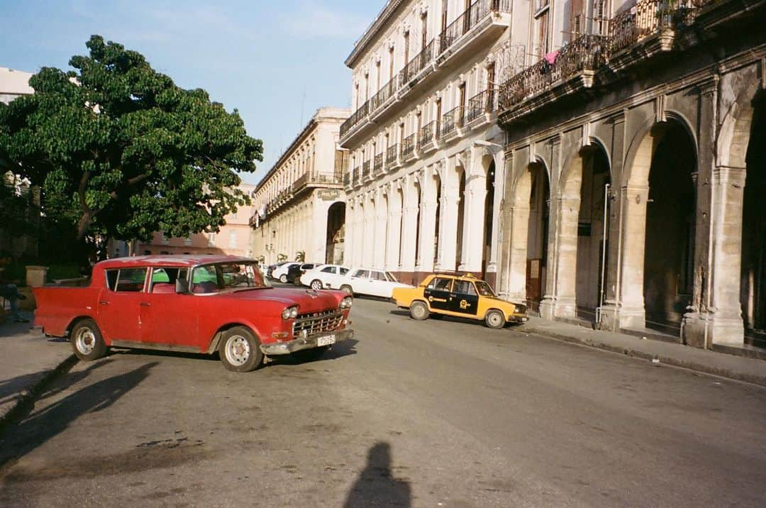 イマン・ハマンさんのインスタグラム写真 - (イマン・ハマンInstagram)「🖤 Cuba one of my favorite places.」11月3日 12時58分 - imaanhammam