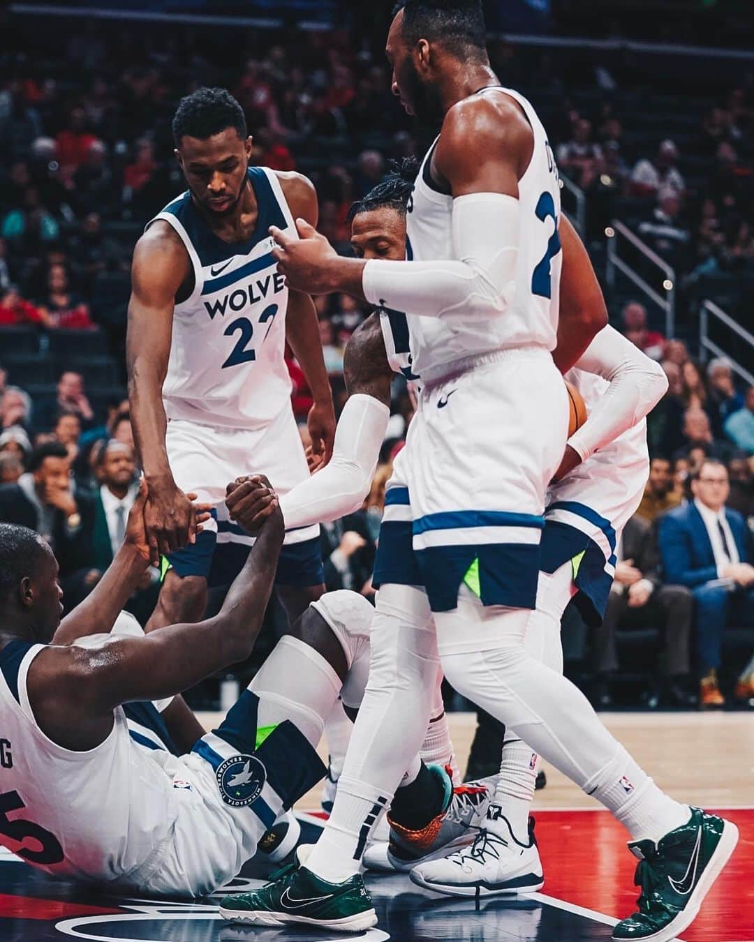 アンドリュー・ウィギンスのインスタグラム：「🐺 #AllEyesNorth」