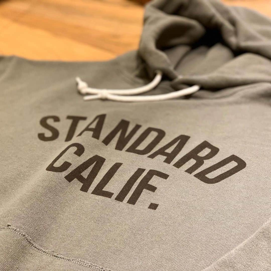 スタンダードカリフォルニアさんのインスタグラム写真 - (スタンダードカリフォルニアInstagram)「少量ですが店舗にはまだございます。 本日もご来店お待ちしております。#standardcalifornia #スタンダードカリフォルニア #sweatshirt #hoodie #吊り編み #loopwheel」11月3日 13時19分 - standardcalifornia