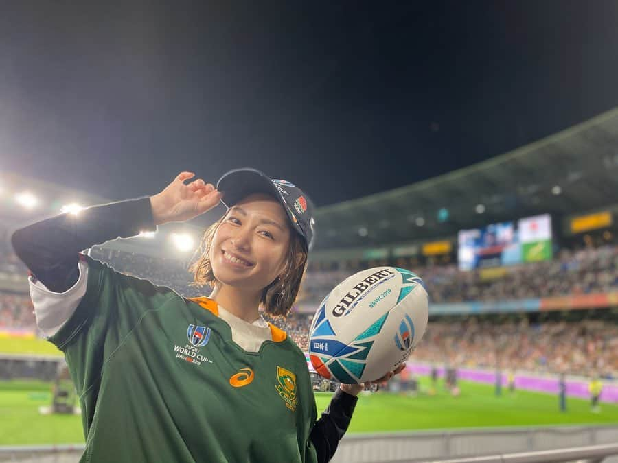 寺田有希さんのインスタグラム写真 - (寺田有希Instagram)「昨日の#rwc2019 決勝🏆 実は南アフリカ🇿🇦の下にイングランド🏴󠁧󠁢󠁥󠁮󠁧󠁿を着てました🤣✨✨ ・ ・ スワイプしてお楽しみください ・ ・ どうだい？ 準備がいいだろ🤣？ ・ ・ #southafrica #ingland  #rugby #rugbyworldcup  #寺田有希 #teradayuki」11月3日 13時26分 - terada_yuki