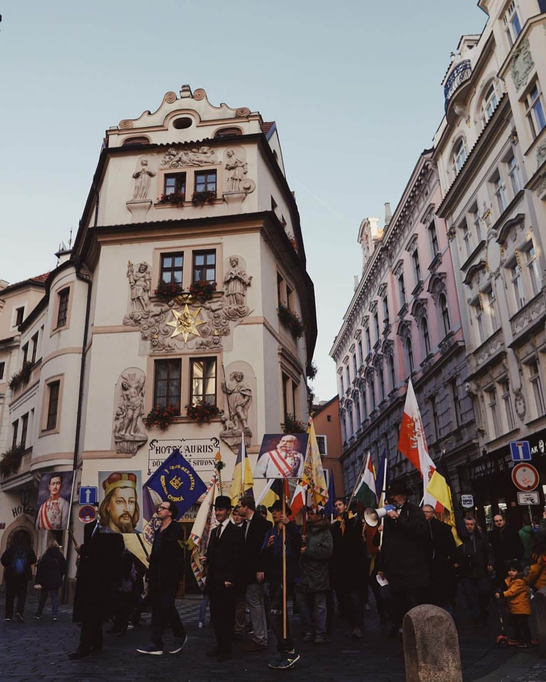 有働真帆さんのインスタグラム写真 - (有働真帆Instagram)「Prague was so beautiful❤️ Reminds me of Final Fantasy (Video Game)🎮🏰😆😆🤓 #Travel #Czech #czechrepublic #prague #旅 #プラハ #チェコ」11月3日 5時56分 - maho_udo