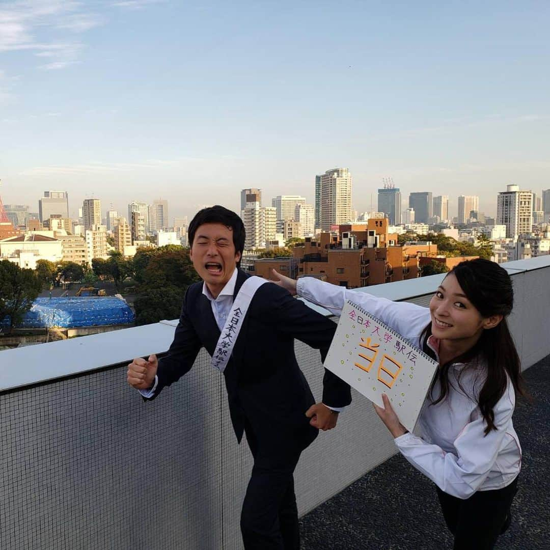 住田紗里さんのインスタグラム写真 - (住田紗里Instagram)「いよいよ！今日！ 全日本大学駅伝です！  全てのランナーが全力を出し切れますように。 テレビの前で応援します！  先輩方がアナウンサーのタスキをつないでくださりました。 同じ駅伝チームの草薙アナと柳下アナ。 写真は予定が合わずに撮れませんでしたが、並木アナも駅伝チームです！  #全日本大学駅伝　#当日 #駅伝　 #テレビ朝日　#テレ朝 #アナウンサー #草薙和輝　アナ #柳下圭佑　アナ #襷」11月3日 6時03分 - sarisumita_ex