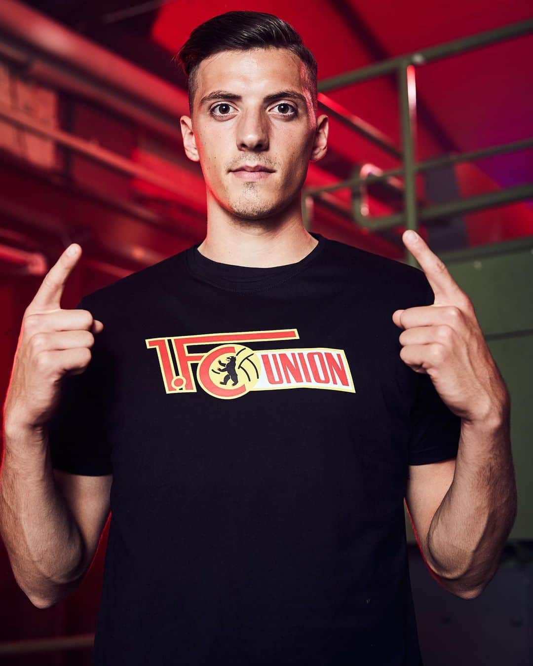ニコライ・ラップのインスタグラム：「Berlin ist ROT! 🔴⚪️ Danke an alle Fans!! #fcunion #eisern #createdwithadidas」