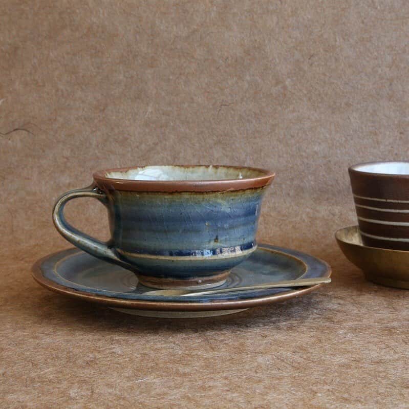 moyaisさんのインスタグラム写真 - (moyaisInstagram)「森山窯の紅茶碗皿。数年前、森山さんの碗皿がどうしても欲しいと思って選んだのがこちらでした。紅茶が大好きなのもありますが、何よりカップの形の美しさに惹かれました。  Cobalt glazed tea cup of Moriyama Gama, Shimane.  #moyais #民藝の器moyais  #島根 #温泉津焼 #森山窯 #森山雅夫  #陶器 #うつわ #カップ  #tableware #coffee #tea」11月3日 7時51分 - yaora.life