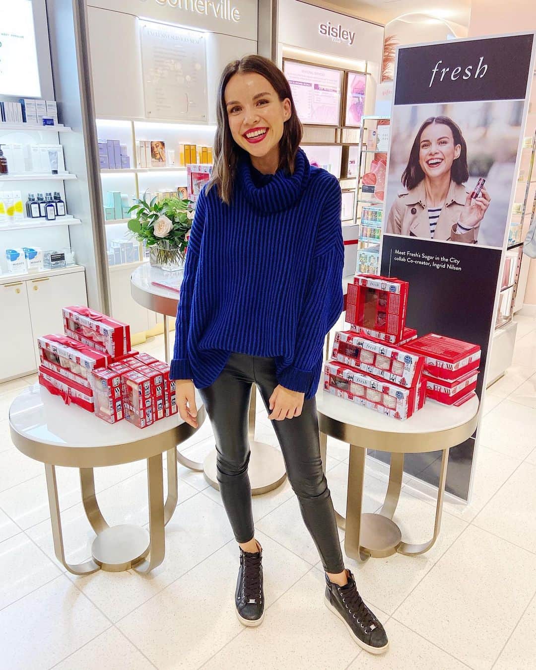のインスタグラム：「Today we celebrated the last stop on the @freshbeauty Sugar In The City mini tour! Thank you to @nordstrom for hosting us, @ericaamerica for being the BEST interviewer (+ admitting to using up my toner!!!!!!) and to my friends @michelletoldme2 and @willa_i_am for making a surprise appearance! Sugar In The City has been a dream project over the last year and it has been so special to see people who have shown up online for the last decade show up in person over the last couple months. Thank you. Thank you. Thank you. My heart is full. ❤️❤️❤️ #freshxingridnilsen」