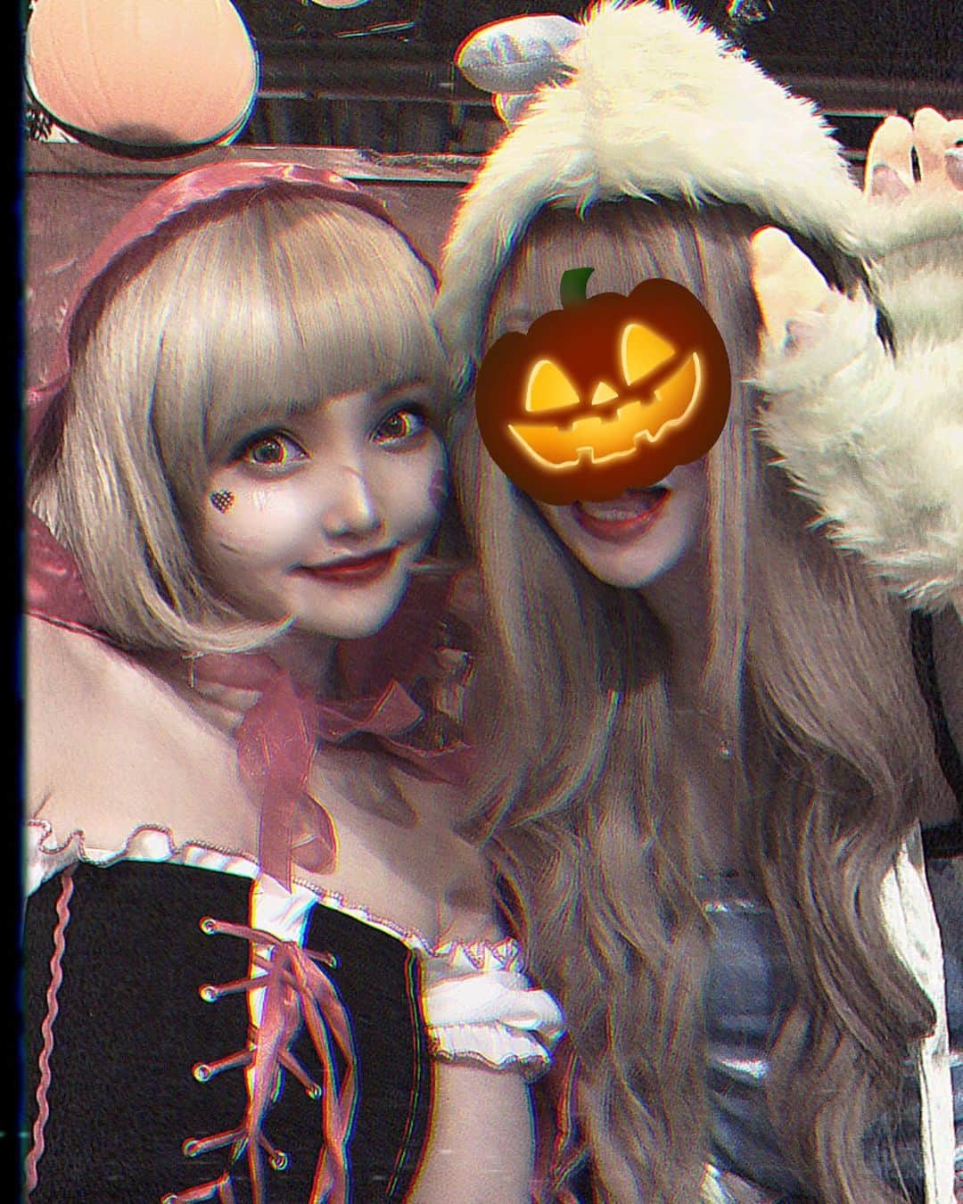 宇佐美あいりさんのインスタグラム写真 - (宇佐美あいりInstagram)「#おはよう さぎ🐰💓朝から怖い🧟‍♀️wハロウィン🎃画像たくさん撮ったので何枚かピックアップした画像なり🥰  #グラドル自画取り部#ハロウィン#halloween🎃👻#halloween#halloween2019#ハロウィンコスプレ#仮装#コスプレ#童話#赤ずきん#赤頭巾#恐竜#ゾンビ#ホラー#リアル#ショートヘア#金髪ショート#金髪#ウィッグ#sexy#エロカワ#instadaily#instalike#igers #selfie#instagood#pleaselike#followme#japanesegirl」11月3日 8時24分 - airi.usami_official