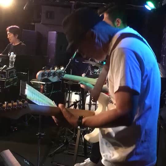 のインスタグラム：「Dimension@京都RAG Playing “BREAK OUT” #dimensionjazz #川崎哲平 #threedotsguitars #daddariox #suhr #fractalaudiofx8」