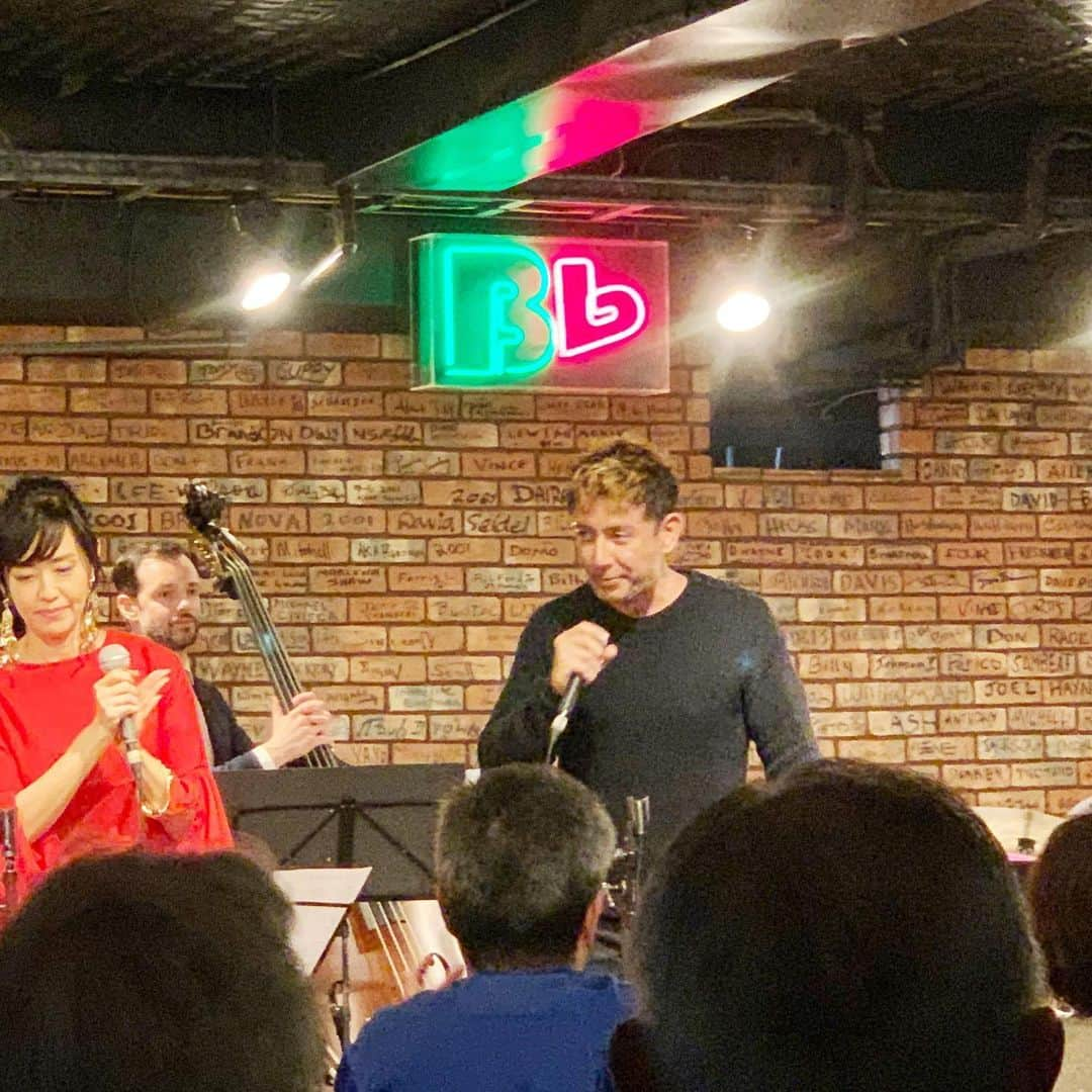 早見優さんのインスタグラム写真 - (早見優Instagram)「A great night of jazz with wonderful friends!! Thank you to all who came out! Thanks to @cyrilmagic for an amazing magic moment!! ジャズナイトにサプライズでセロが登場！ さすが、としか言えません❣️ #jazz #真正カルナ #karunashinsho #mikilin」11月3日 9時03分 - yuyuhayami