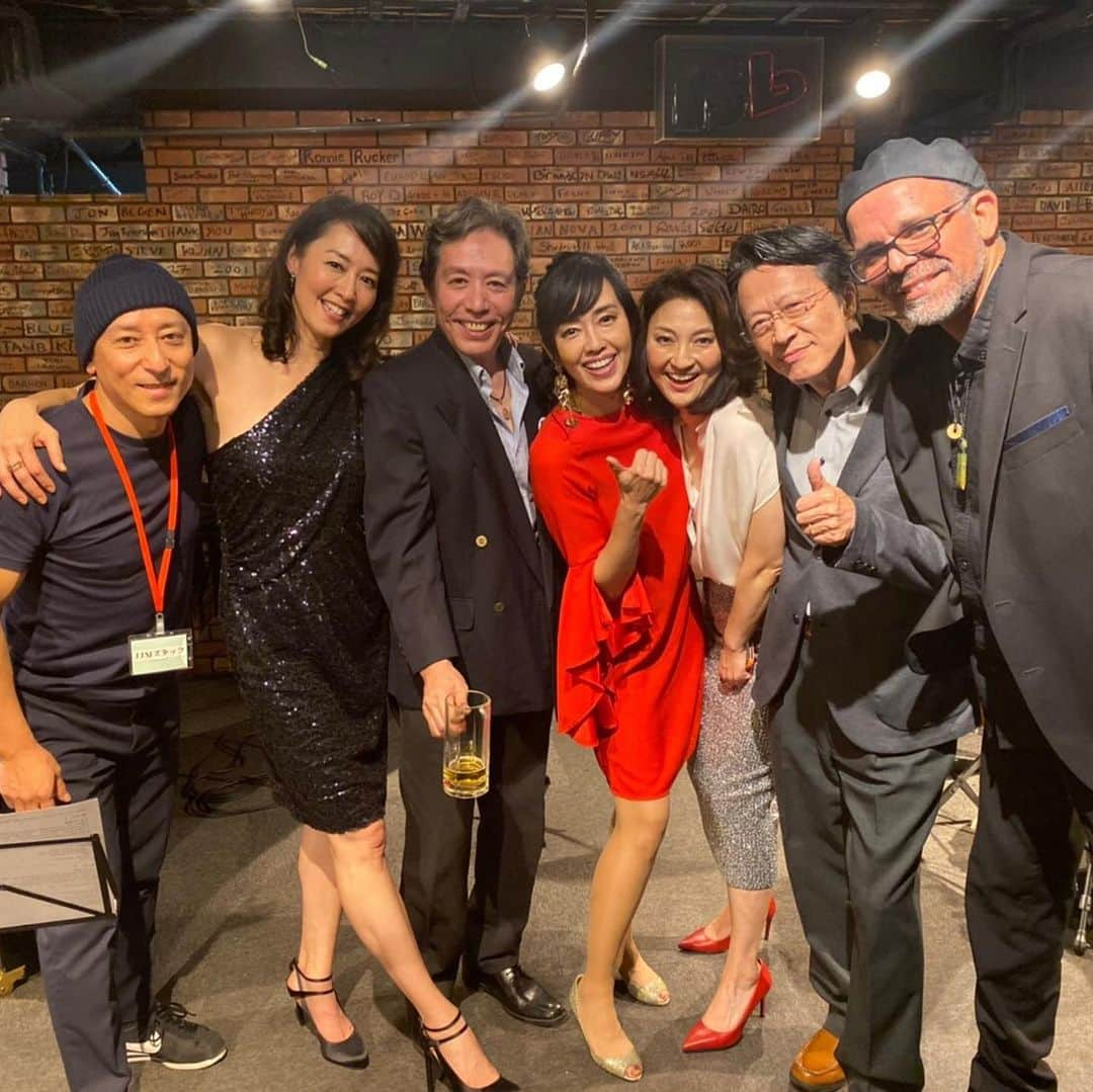 早見優さんのインスタグラム写真 - (早見優Instagram)「A great night of jazz with wonderful friends!! Thank you to all who came out! Thanks to @cyrilmagic for an amazing magic moment!! ジャズナイトにサプライズでセロが登場！ さすが、としか言えません❣️ #jazz #真正カルナ #karunashinsho #mikilin」11月3日 9時03分 - yuyuhayami