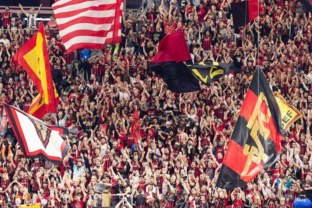 ブラッド・グザンさんのインスタグラム写真 - (ブラッド・グザンInstagram)「Thank you @atlutd fans for another fantastic year of support! It’s an honor to represent this club and this city!」11月3日 9時16分 - bguzan