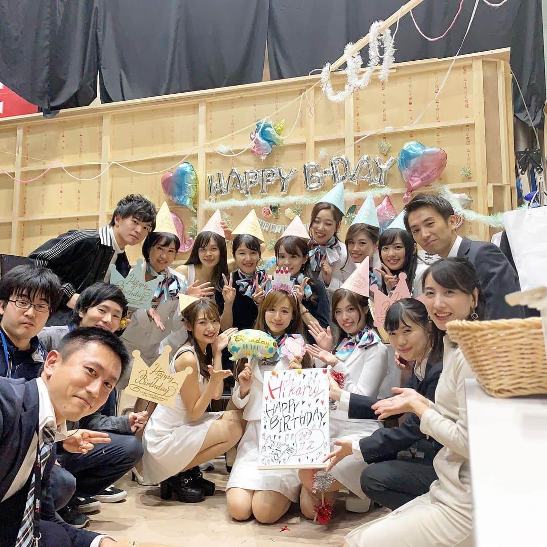 宮内ひかるのインスタグラム：「お祝いありがとうございます！ サプライズびっくりしたーーー🥳✨❤️ 素晴らしい方々とお仕事ができる喜びを噛み締めて残り2日間がんばろー！！ ． 本当に感謝でいっぱい！」