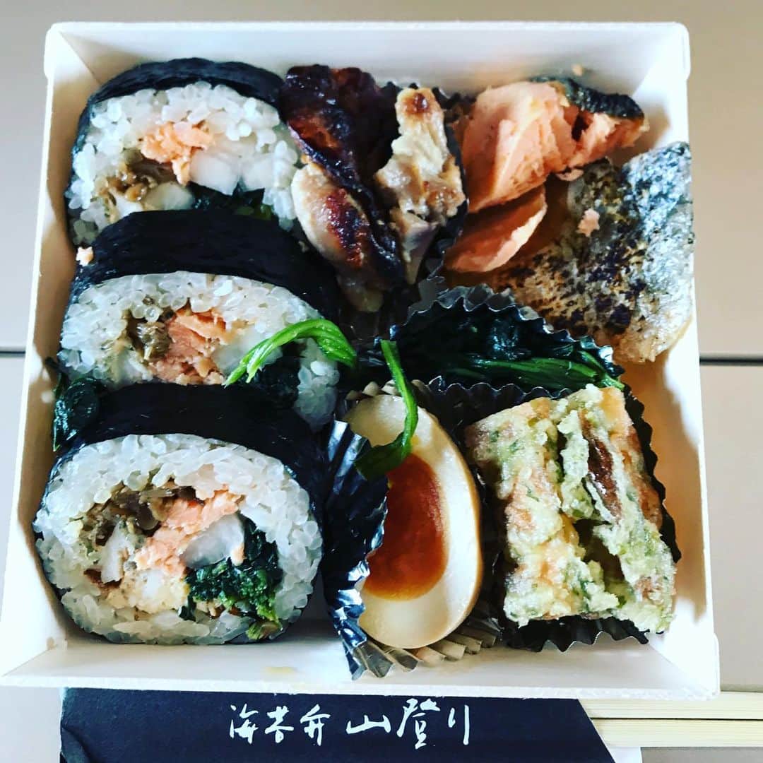 のインスタグラム：「#海苔弁山登り #東京駅 へ来るとどうしても買ってしまう　#軽井沢へ」
