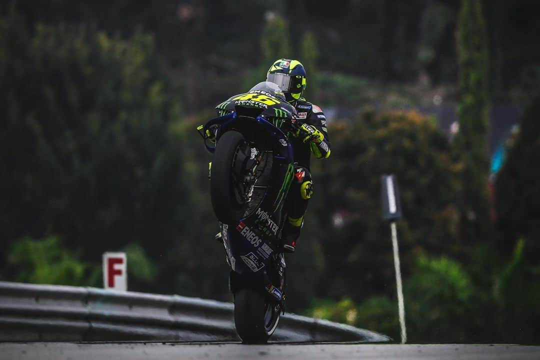 バレンティーノ・ロッシさんのインスタグラム写真 - (バレンティーノ・ロッシInstagram)「Sepang International Circuit,Malaysia Saturday,official practice 📸 @falex79 @mighelon」11月3日 9時25分 - valeyellow46