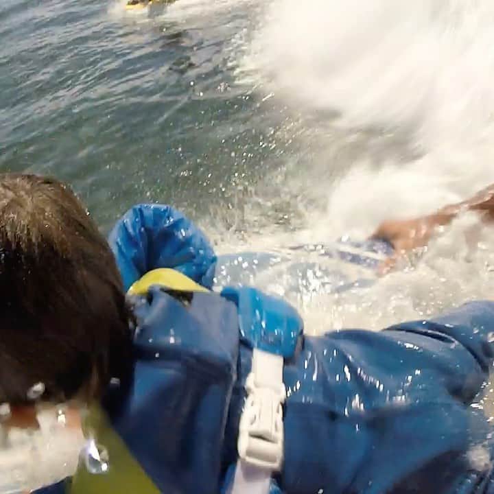 アリッサ ウーテンのインスタグラム：「First time out since I sprained my ankle, thanks @kazsano for filming and helping Noa and I get in and out of the water!!! We had the best morning!」