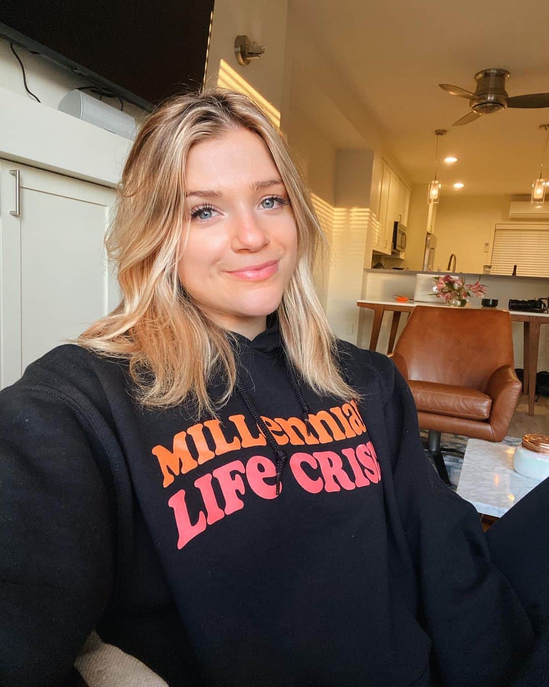 Monica Churchさんのインスタグラム写真 - (Monica ChurchInstagram)「Relaunched my @millenniallifecrisis merch for the next two weeks because I’ve been loving my black hoodie now that it’s gettin chilly out! 🥶 ⬇️ Link in bio to purchase」11月3日 9時47分 - monicachurch