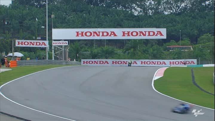 カル・クラッチローのインスタグラム：「Good day yesterday. Race day is here in #MalaysiaGP. Enjoy it …」