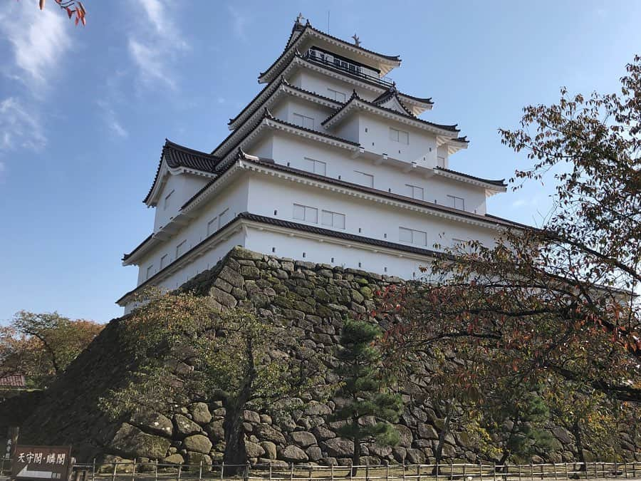 小坂温子さんのインスタグラム写真 - (小坂温子Instagram)「鶴ヶ城🏯✨🍁✨ #日本の歴史 #鶴ヶ城 #白虎隊  #飯盛山みえます #こうよう #紅葉  #鶴ヶ城 #tsurugajyou  #会津若松 #aizuwakamatsu」11月3日 10時10分 - kosaka_atsuko