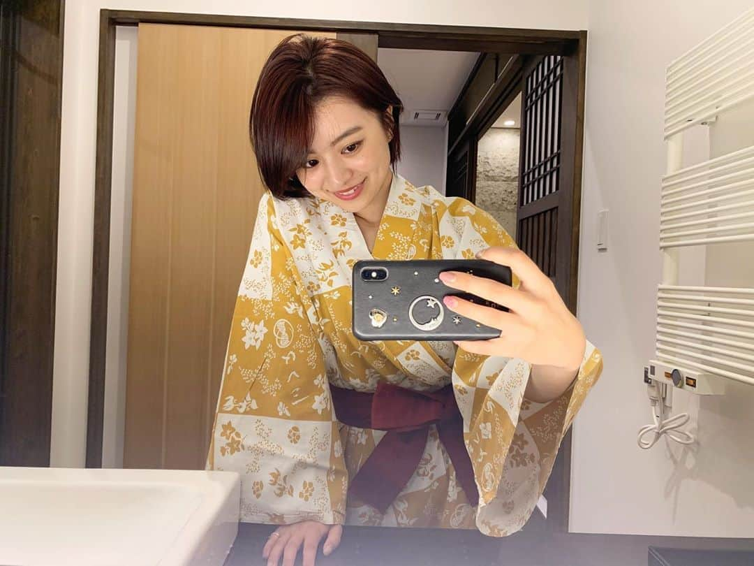 田中優衣さんのインスタグラム写真 - (田中優衣Instagram)「すごく久しぶりに。 プチ旅行へ行ってきました。 綺麗な旅館。 親切な中居さん 大好きな人。 何もかも揃っていて幸せでした。 . @relux_jp で予約した旅館。 旅館の質問が多かったですが、 栃木県の 奥の院ほてるとく川 という旅館です。 別邸アクアに宿泊しました。 お部屋に露天風呂がついていて、 お部屋を出ると漫画を読みながら お茶を飲むことができるスペースがありました！ 旅館は中々泊まる機会が少なかったけど、 落ち着いていて、素敵だなと思いました😊👏 夕食、朝食も美味しくて。。 絶対にまた行きたい！ .. relux で予約する際に 【IP_YU52O】このコードを使うと 10%offになるので使ってみてください(^^)」11月3日 11時06分 - heisei_8nen