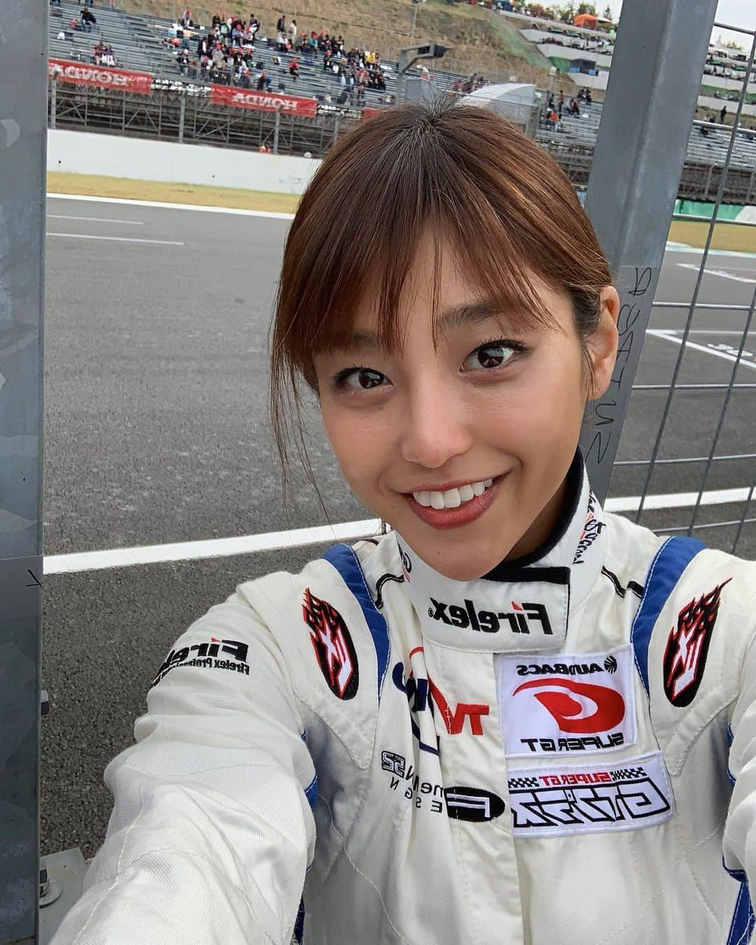 岡副麻希さんのインスタグラム写真 - (岡副麻希Instagram)「💫﻿ こんにちは！﻿ ついに#superGT2019#最終戦 🏎﻿ #栃木#ツインリンクもてぎ﻿ ﻿ #サーキット に来られる方﻿ チャンピオンが決まる瞬間﻿ そこに至るドラマのような駆け引き、﻿ 一緒にその時間を共有しましょう✨☺️﻿ #たのしみ！﻿ ﻿ 来られない方にも伝わりますよう﻿ ピットリポート頑張ります！﻿ #スーパーgtプラス」11月3日 11時11分 - maki_okazoe_official