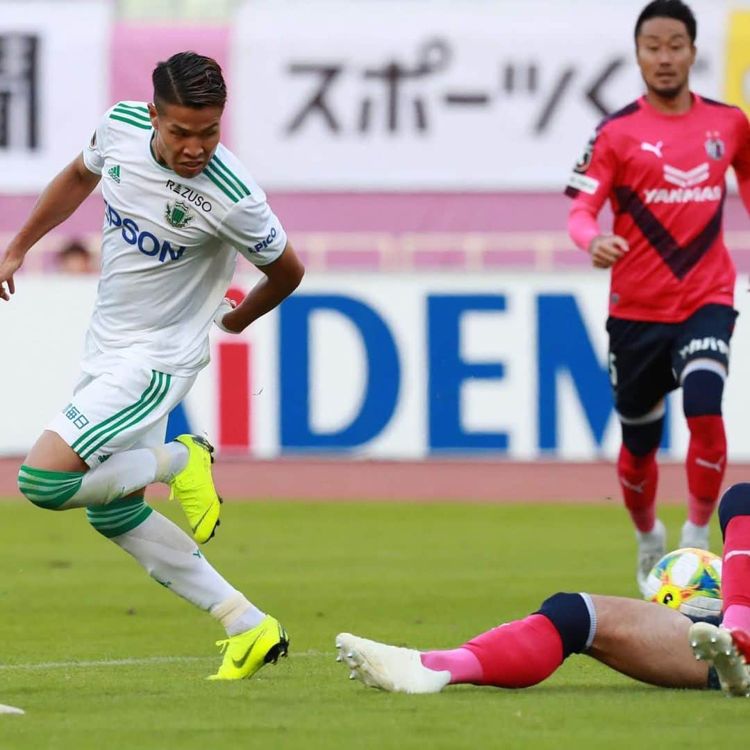 松本山雅FCさんのインスタグラム写真 - (松本山雅FCInstagram)「2019.11.2 2019 Meiji Yasuda J1 League 30th sec. C-Osaka 1-1 Matsumoto  #松本山雅fc #matsumotoyamaga #yamaga #onesoul #境界突破」11月3日 11時15分 - matsumoto.yamagafc