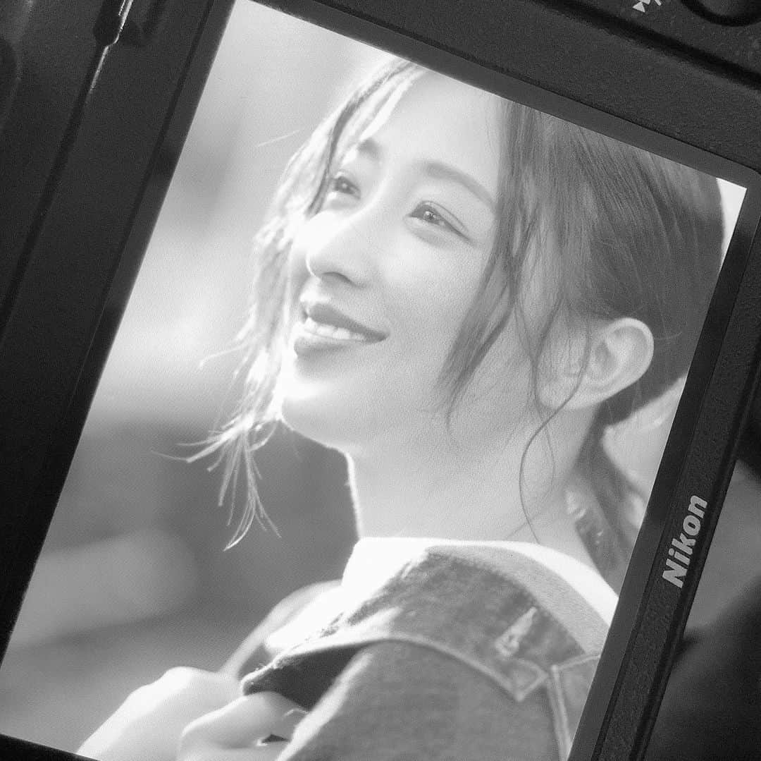 のインスタグラム：「昨日の撮影📷 カメラマンさんとヘアメイクさん が素敵に創ってくださった。 ありがとうございます。 . #女優 #緒方ありさ #モノクロの世界 #撮影風景 #写真好きな人と繋がりたい  #秋服コーデ  #ポートレート撮影  #被写体 #ポートレート女性  #ヘアメイク  #デニムジャケット #ファッション #ランニング #ランニング女子 #justdoit #kireiphoto  #instagood」