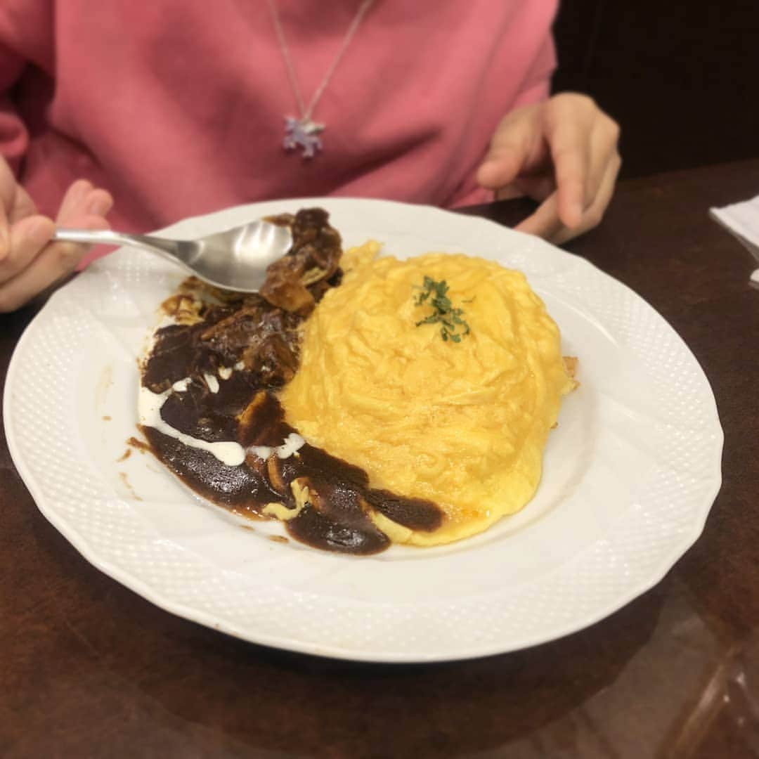 新山大さんのインスタグラム写真 - (新山大Instagram)「娘達に「パパおきてー！ほしのこーひー行きたーい！」と叩き起こされた日曜の朝。 子供のうちからこんなおしゃれなもん覚えないでくれ。 #星乃珈琲 #オムライス娘 #モーニング親父」11月3日 11時38分 - dai_niiyama