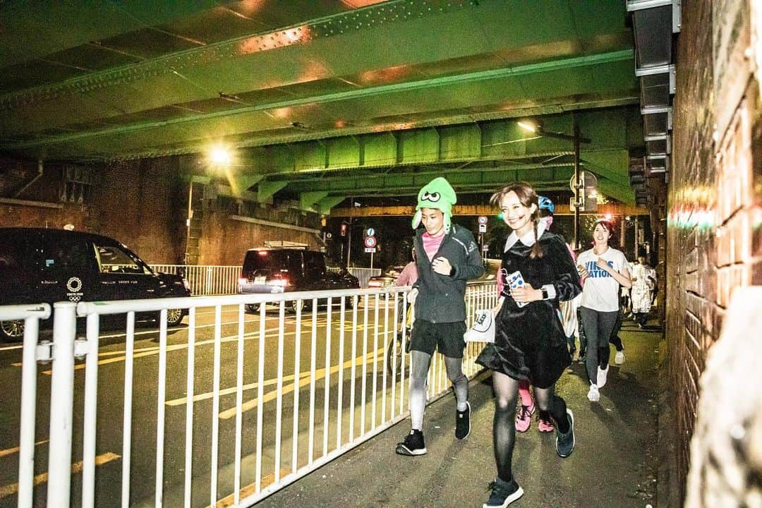 湯田友美さんのインスタグラム写真 - (湯田友美Instagram)「Halloween run  with adidasrunners tokyo👻🖤 ・ 今年のハロウィンは、ARのみんなと😘 ・ #adidasrunners #adidasrunnerstokyo #halloween #halloweenrun #ハロウィン #ハロウィンラン」11月3日 11時44分 - yudatomomi