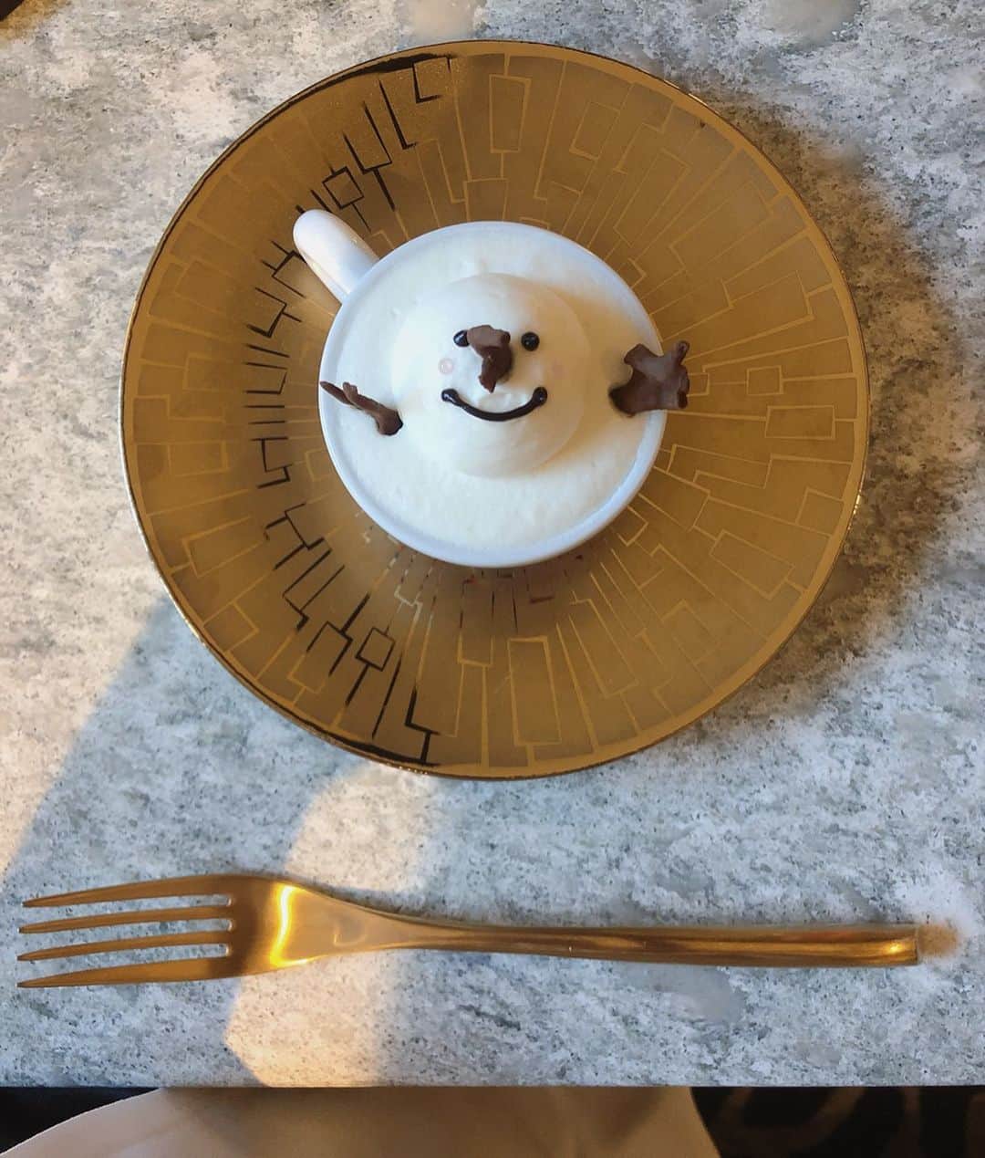 鬼辻麻衣さんのインスタグラム写真 - (鬼辻麻衣Instagram)「☕️ 昨日は、ゆったりとお茶できて 楽しかったな〜☕️🖤 ・ 今日もみんなに会える😚 ・ そろそろ用意しよ。 #京都悠洛ホテル #Mギャラリー」11月3日 11時50分 - kitsumai