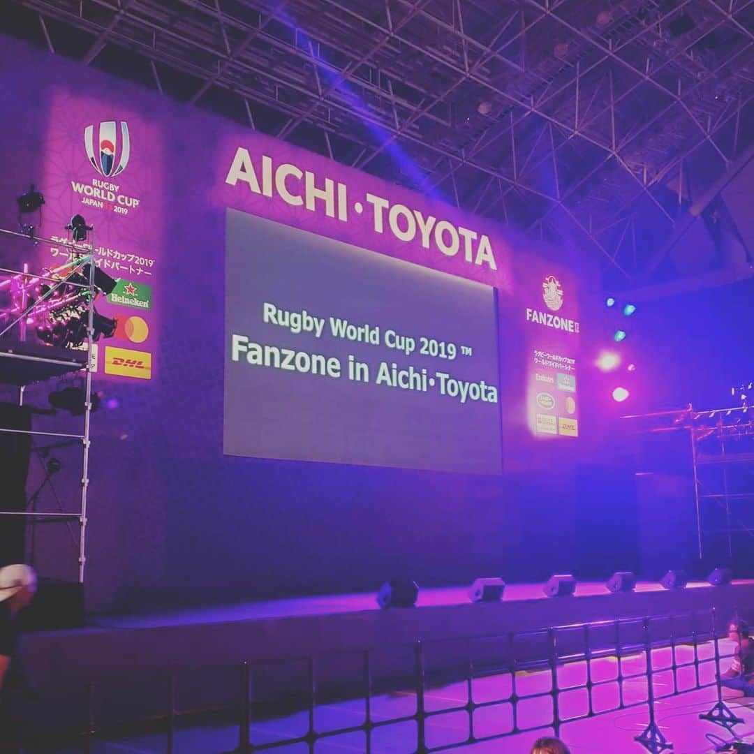 望月京奈さんのインスタグラム写真 - (望月京奈Instagram)「. ラグビーW杯2019、選手の皆さん沢山の感動をありがとうございました☺️✨ そして南アフリカおめでとうございます😊✨！ 完全にラグビーファンになりました💓笑  プラチナムさん、ツインさんと半年間一緒に活動できて本当に楽しかった🥰  #タグラグビー #ラグビー #ラグビーw杯 #bodymaker」11月3日 12時01分 - harumikeina