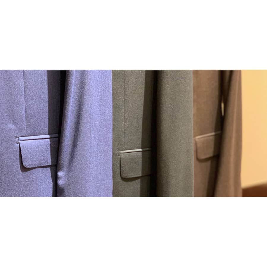 Felisi Japan 〔フェリージ〕さんのインスタグラム写真 - (Felisi Japan 〔フェリージ〕Instagram)「【フェリージ 梅田店】 . 今からの季節にピッタリのSANTANIELLO（サンタニエッロ）のスーツのご紹介です。柔らかく暖かみのあるウール素材で着心地も良く、軽いのが特徴です。 . カラーは3色の展開でブルー・ブラック・ブラウンです。今シーズンのフェリージの新作にありますスウェード素材のトートバック（model：19/24/SN＋A） とも相性が抜群です。 . また、11月14（木）～18（月）よりOSAMPOカードの5倍ポイントDAYがございます。商品の事前取置きも承っています。是非この機会にFELISI梅田店にお越し下さいませ。 . . . #felisi #santaniello #stefanobigi #suits #suitsstyle #mensstyle #mensfashion #OSAMPO #フェリージ #サンタニエッロ #ステファノビジ #スーツスタイル #スーツコーデ #スーツ #グランフロント大阪 #グランフロント南館1F #ウメキタ」11月3日 11時57分 - felisi_japan