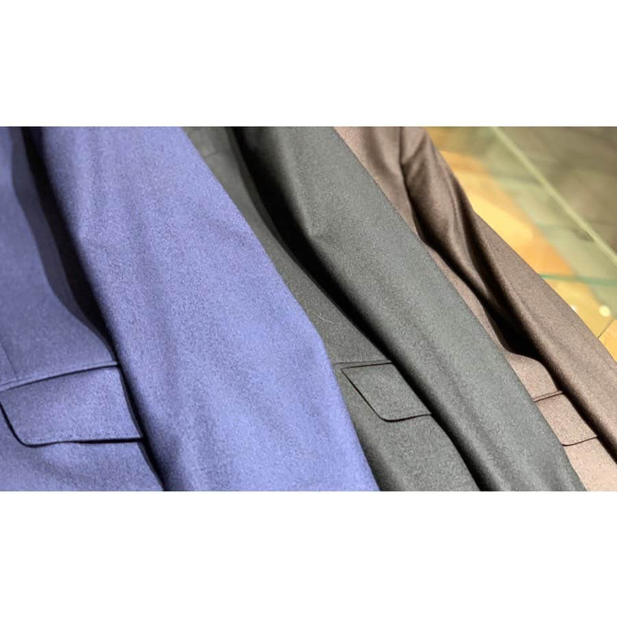 Felisi Japan 〔フェリージ〕さんのインスタグラム写真 - (Felisi Japan 〔フェリージ〕Instagram)「【フェリージ 梅田店】 . 今からの季節にピッタリのSANTANIELLO（サンタニエッロ）のスーツのご紹介です。柔らかく暖かみのあるウール素材で着心地も良く、軽いのが特徴です。 . カラーは3色の展開でブルー・ブラック・ブラウンです。今シーズンのフェリージの新作にありますスウェード素材のトートバック（model：19/24/SN＋A） とも相性が抜群です。 . また、11月14（木）～18（月）よりOSAMPOカードの5倍ポイントDAYがございます。商品の事前取置きも承っています。是非この機会にFELISI梅田店にお越し下さいませ。 . . . #felisi #santaniello #stefanobigi #suits #suitsstyle #mensstyle #mensfashion #OSAMPO #フェリージ #サンタニエッロ #ステファノビジ #スーツスタイル #スーツコーデ #スーツ #グランフロント大阪 #グランフロント南館1F #ウメキタ」11月3日 11時57分 - felisi_japan