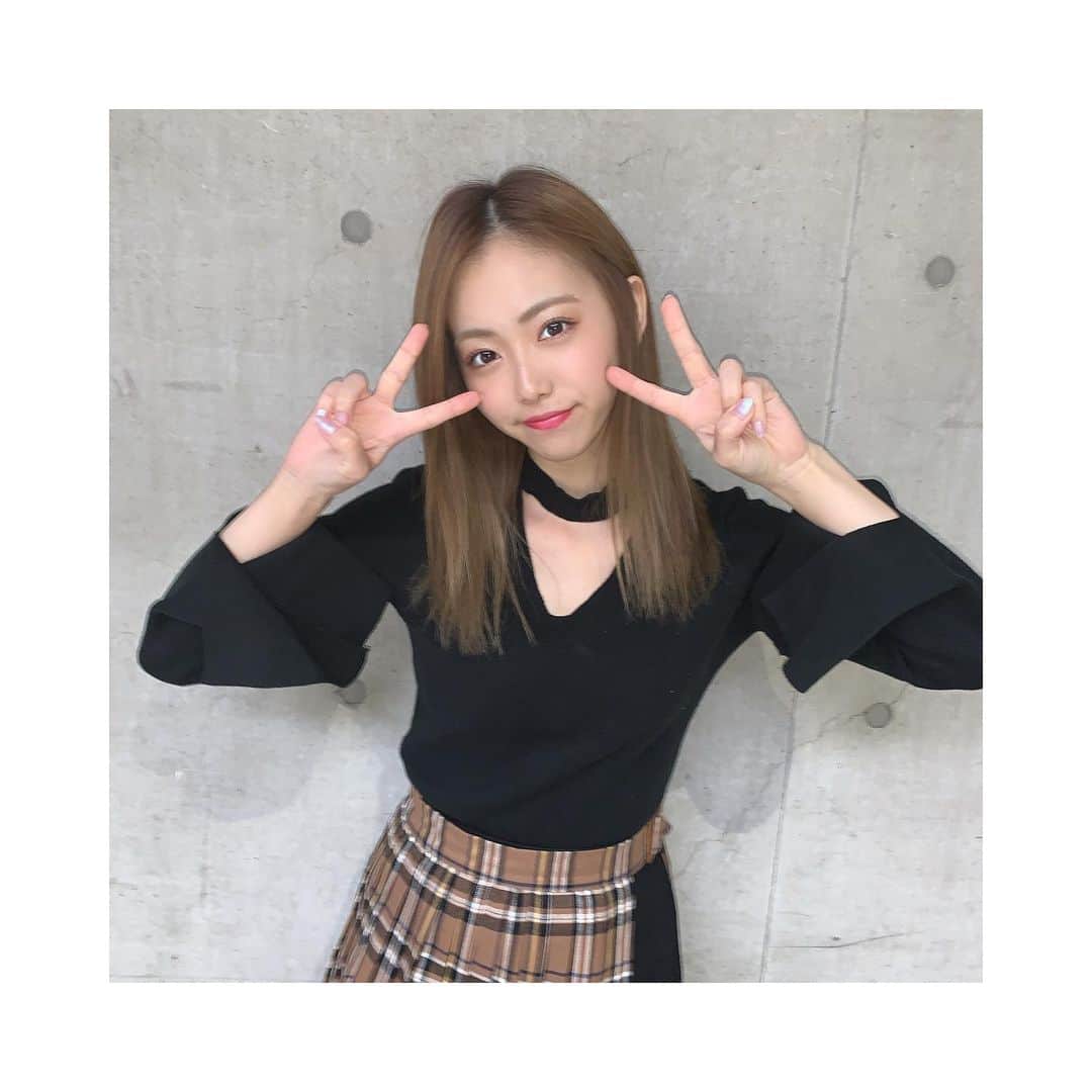 森田彩花のインスタグラム：「✌️👩🏼✌️ ． 黒系が落ち着く🖤ﾁｪｯｸ柄も好き🖤 ． #握手会 #握手会コーデ #ootd #fashion #cecilmcbee #envym #gal #コメよろ #いいねよろ」
