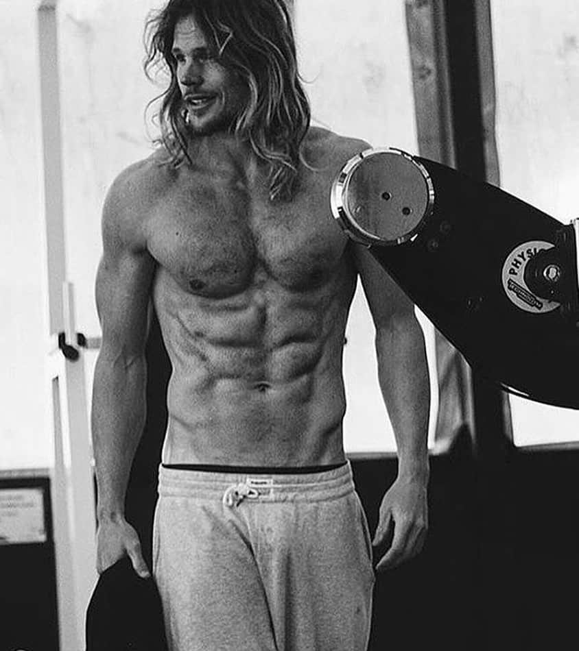 レステロッズのインスタグラム：「Sunday mood.  @iamdanielnilsson in our original sweatpants. #originalneverdies #Resteröds #sundaymood」