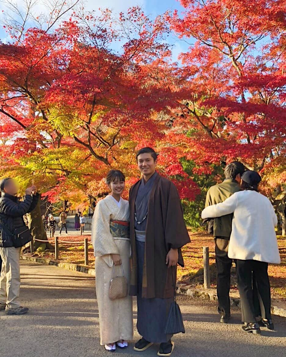ᴱᴸᵞさんのインスタグラム写真 - (ᴱᴸᵞInstagram)「ㅤㅤㅤㅤㅤㅤㅤㅤㅤㅤㅤㅤㅤ 去年、京都へ紅葉を観に行った時は 南禅寺、永観堂を回って、 夜は高台寺のライトアップをみました！ ㅤㅤㅤㅤㅤㅤㅤㅤㅤㅤㅤㅤㅤ 色んな方からDM頂く着物についてですが、 イロドリキョウトさんでレンタル&着付けをして頂きました。 メンズプランもあるよ👨🏽 費用は二人で1万円くらいだったはず。 また姉妹店のてくてく京都も利用したことあります✨ どちらもオススメ🍁 ㅤㅤㅤㅤㅤㅤㅤㅤㅤㅤㅤㅤㅤ 夜は冷えるのでヒートテック必須です！！ 上も下もヒートテック着てました🧤笑 . #kyoto #kimono #japan #京都 #着物 #はんなり #着物デート #イロドリキョウト #紅葉 #紅葉狩り #南禅寺 #永観堂 #高台寺 #紅葉デート #カップル #秋」11月3日 21時45分 - diary___ely